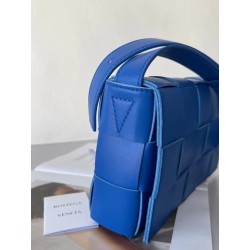 Bottega Veneta Cassett Bag In Blue Intrecciato Lambskin 037