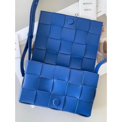 Bottega Veneta Cassett Bag In Blue Intrecciato Lambskin 037