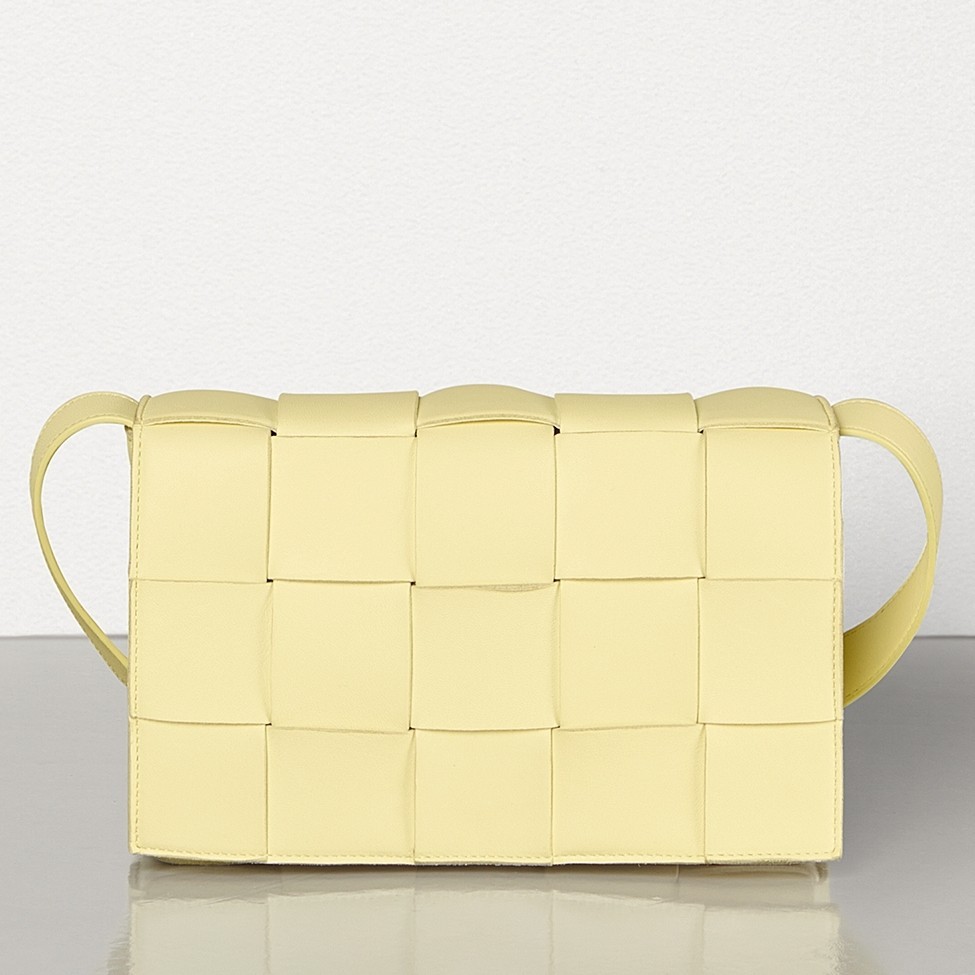 Bottega Veneta Cassette Bag In Cream Lambskin 273