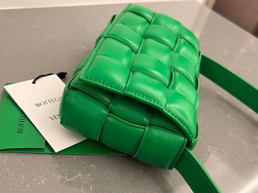 Bottega Veneta Small Padded Cassette Bag In Parakeet Lambskin 574