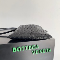 Bottega Veneta Mini Hop Bag in Black Intrecciato Calfskin 602