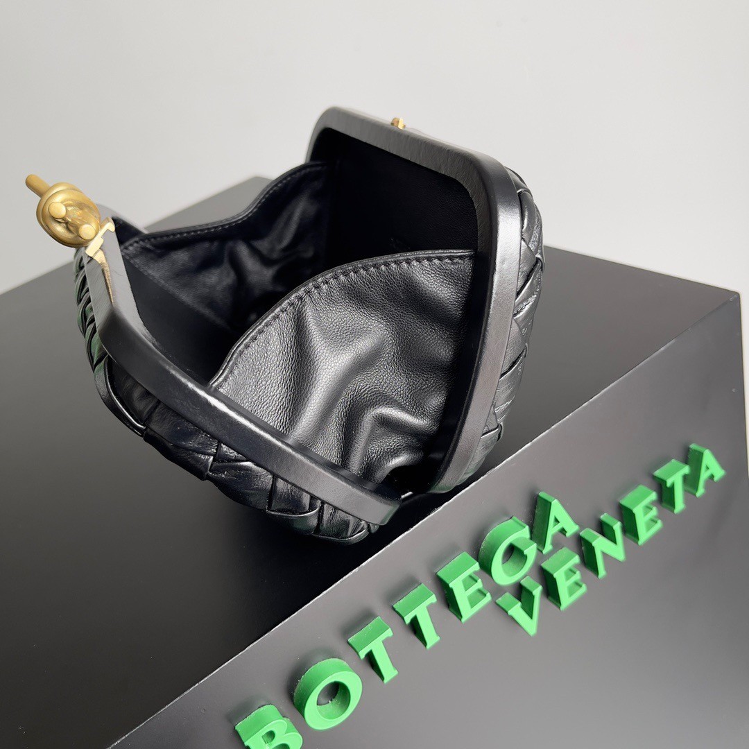 Bottega Veneta Knot Minaudiere Clutch In Black Foulard Intreccio Leather 664