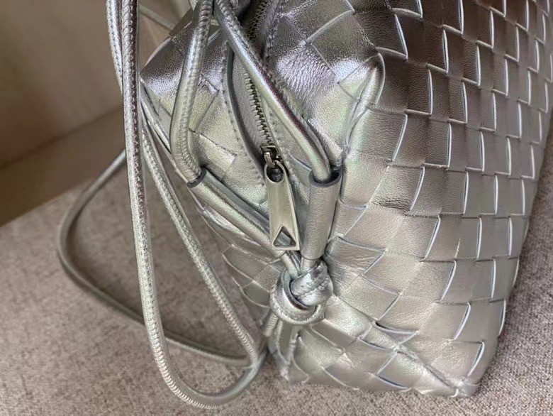 Bottega Veneta Small Loop Bag In Silver Intrecciato Lambskin 693