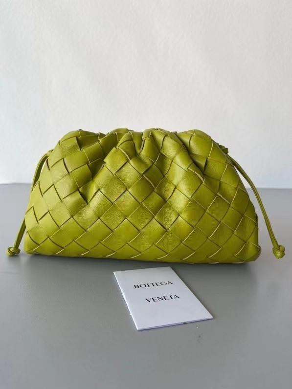 Bottega Veneta Mini Pouch In Kiwi Intrecciato Lambskin 746