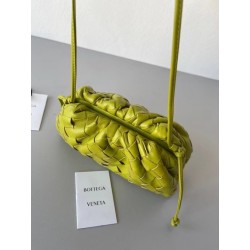 Bottega Veneta Mini Pouch In Kiwi Intrecciato Lambskin 746