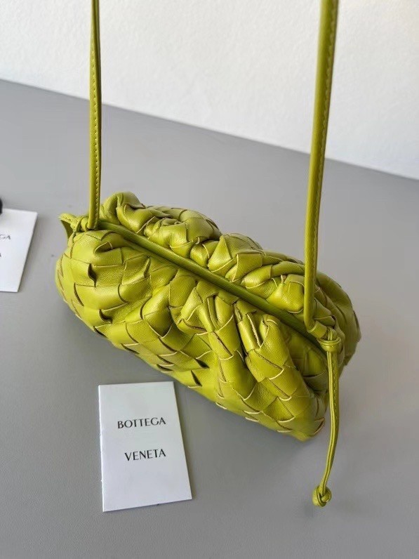 Bottega Veneta Mini Pouch In Kiwi Intrecciato Lambskin 746