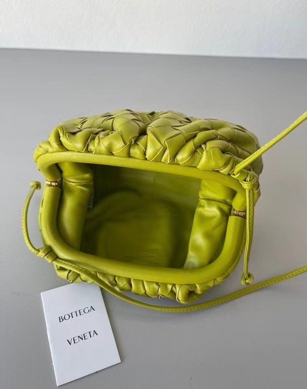 Bottega Veneta Mini Pouch In Kiwi Intrecciato Lambskin 746