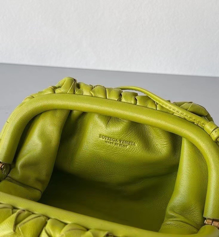 Bottega Veneta Mini Pouch In Kiwi Intrecciato Lambskin 746