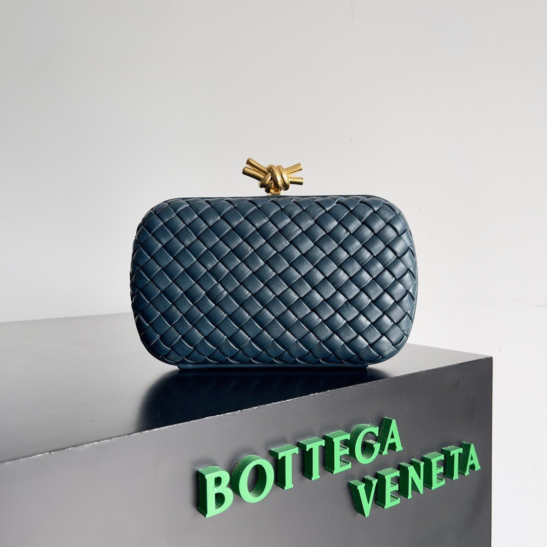 Bottega Veneta Knot Minaudiere Clutch In Space Intrecciato Lambskin 745