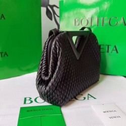 Bottega Veneta Small Point Bag In Black Quilted Leather 792