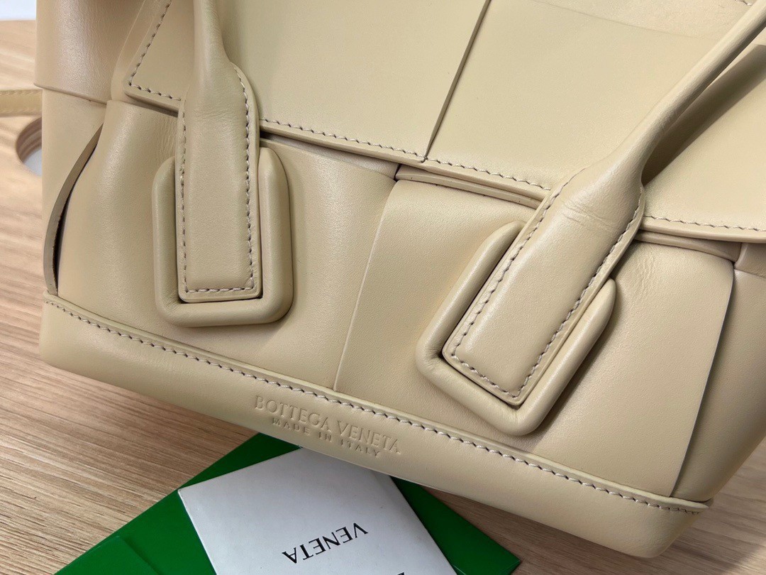 Bottega Veneta Mini Arco Bag In Beige Intrecciato Calfskin 014