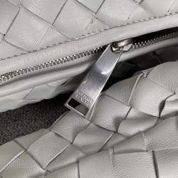 Bottega Veneta Large BV Jodie Bag In White Woven Leather 046