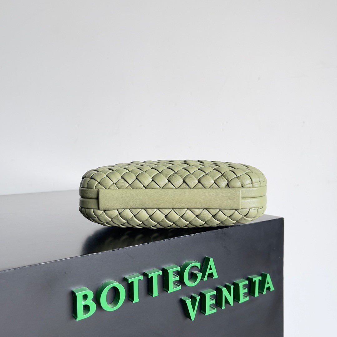 Bottega Veneta Knot Minaudiere Clutch In Travertine Intrecciato Lambskin 293