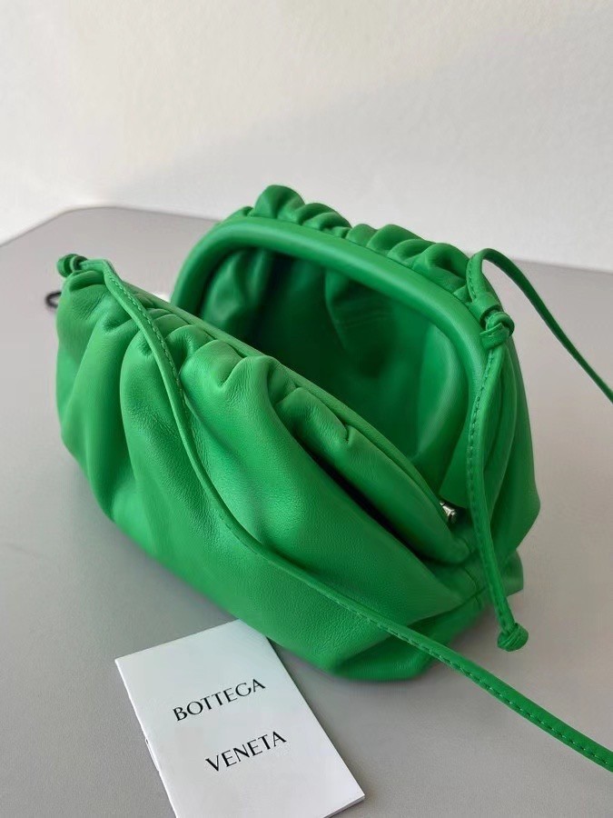 Bottega Veneta Mini Pouch In Green Calfskin 267