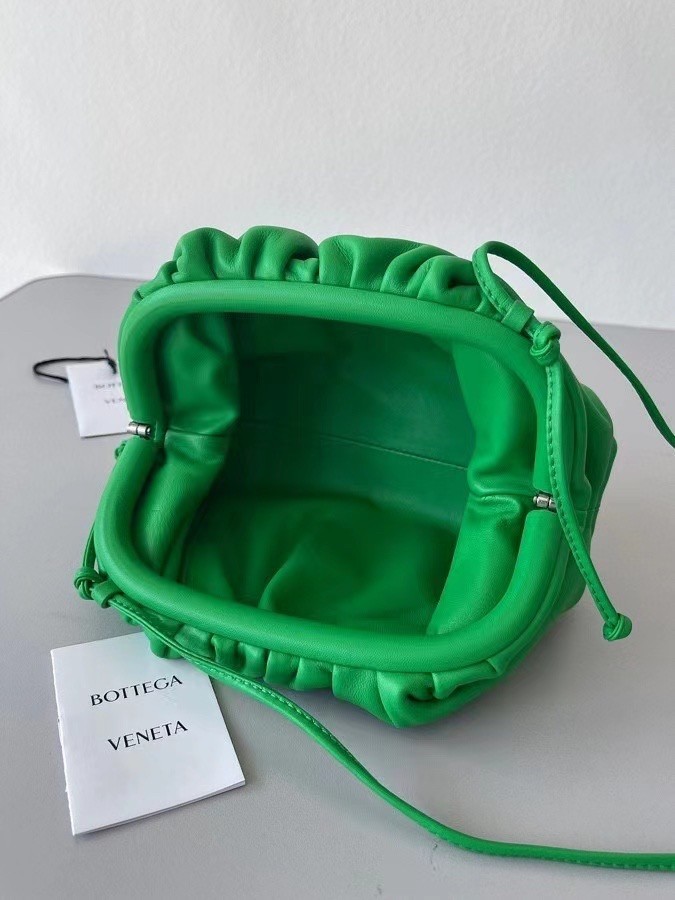 Bottega Veneta Mini Pouch In Green Calfskin 267