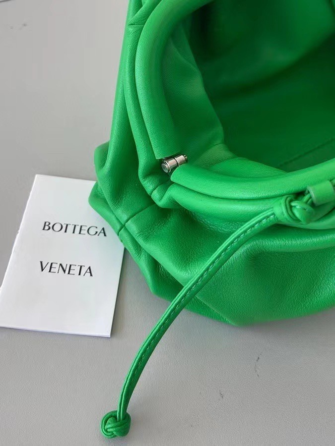 Bottega Veneta Mini Pouch In Green Calfskin 267