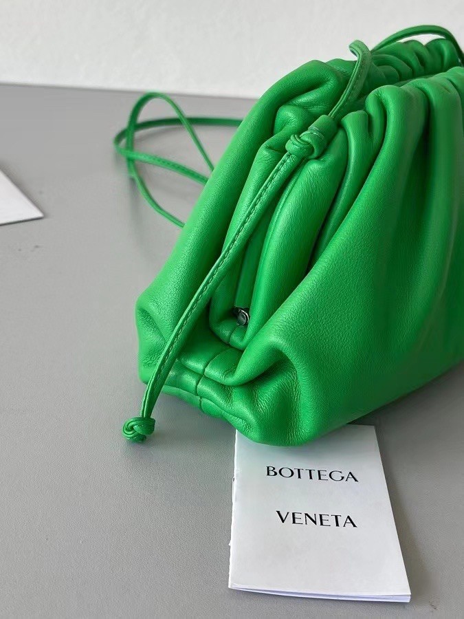 Bottega Veneta Mini Pouch In Green Calfskin 267