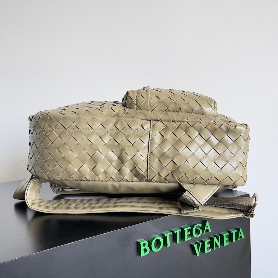 Bottega Veneta Small Backpack In Taupe Intrecciato Calfskin 337