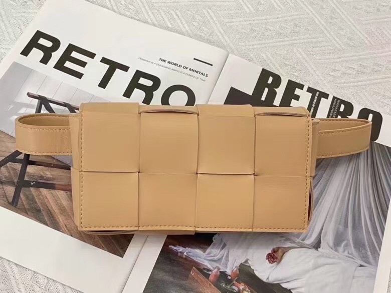 Bottega Veneta Cassette Belt Bag In Beige Intrecciato Leather 397