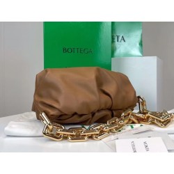 Bottega Veneta The Chain Pouch Bag In Teak Calfskin 833