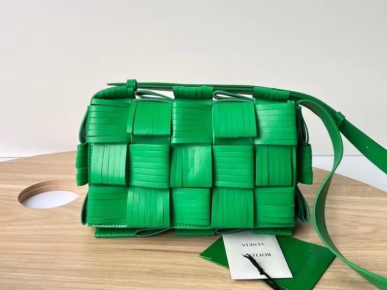 Bottega Veneta Cassett Fringed Bag In Parakeet Lambskin 013