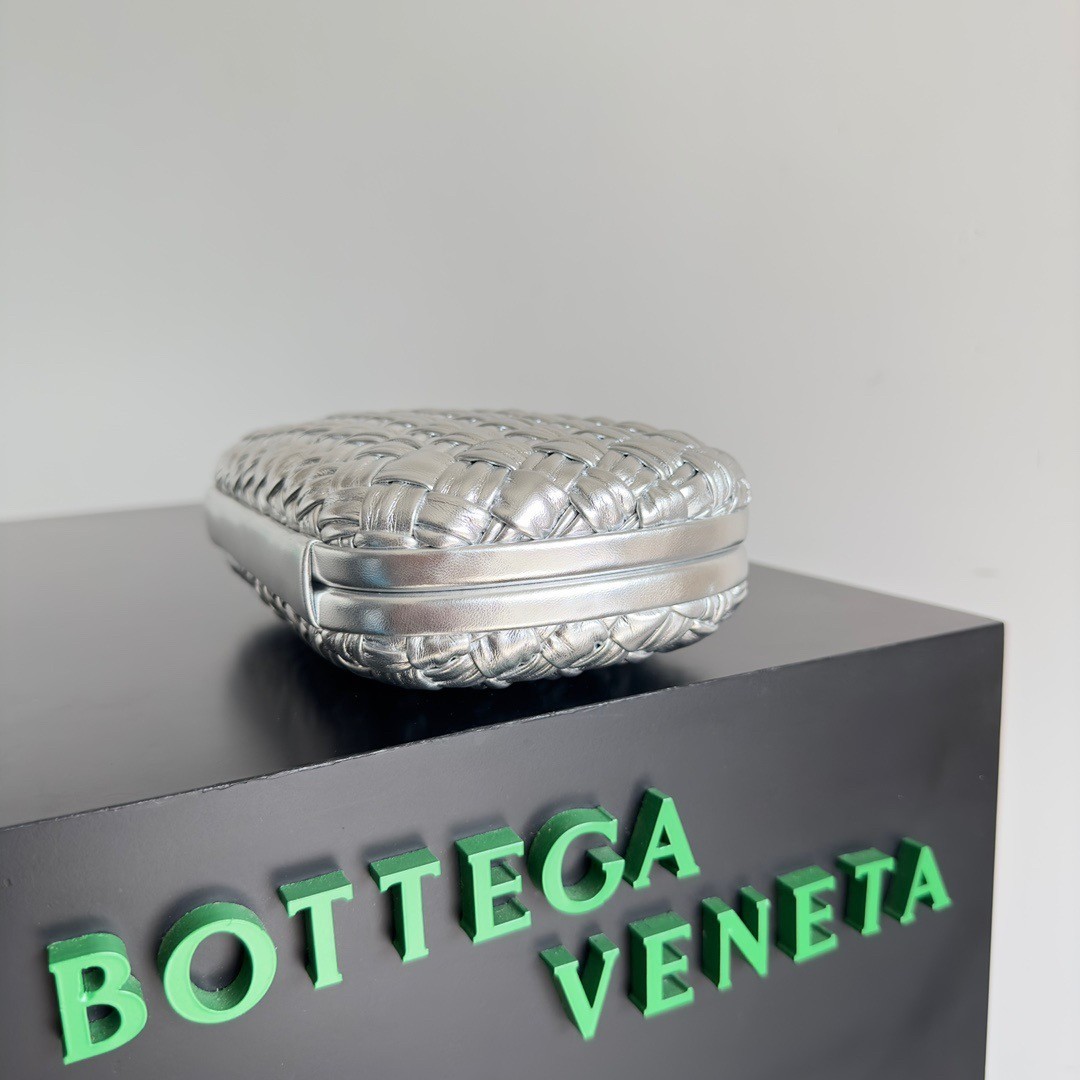 Bottega Veneta Knot Minaudiere Clutch In Silver Intreccio laminated Leather  612