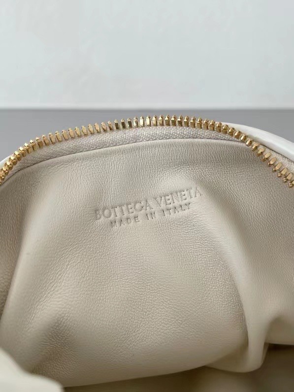 Bottega Veneta BV Jodie Mini Bag In White Intrecciato Patent Leather 641