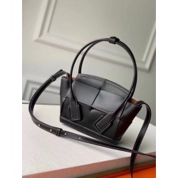 Bottega Veneta Mini Arco Bag In Black Intrecciato Calfskin 827