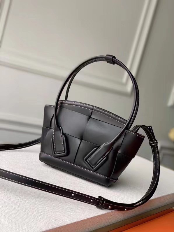 Bottega Veneta Mini Arco Bag In Black Intrecciato Calfskin 827