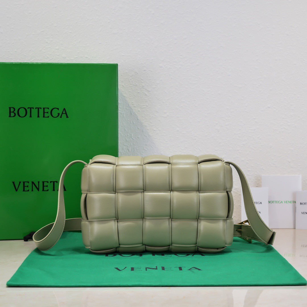 Bottega Veneta Padded Cassette Bag In Travertine Lambskin 866