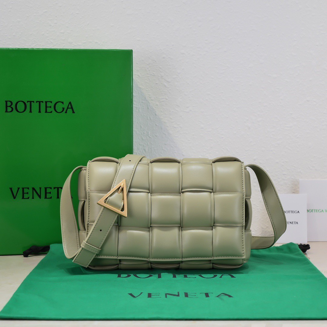 Bottega Veneta Padded Cassette Bag In Travertine Lambskin 866