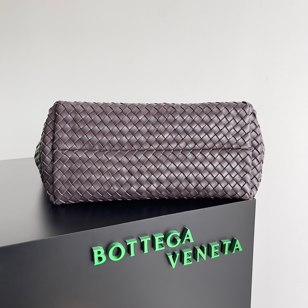 Bottega Veneta Medium Cabat Bag In Fondant Intrecciato Lambskin 894