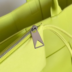 Bottega Veneta Large Arco Tote Bag In Kiwi Intrecciato Calfskin 935