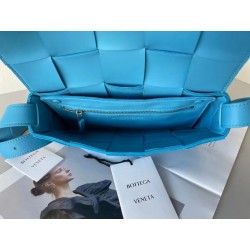 Bottega Veneta Cassett Bag In Mallard Intrecciato Lambskin 174