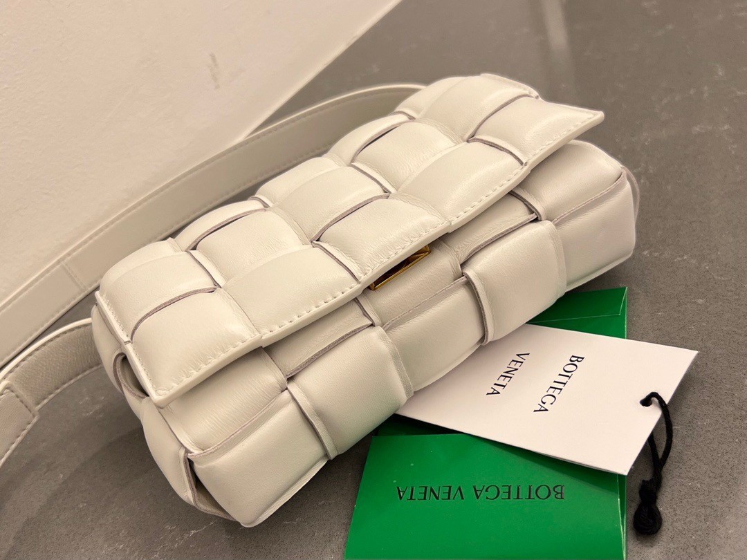 Bottega Veneta Small Padded Cassette Bag In White Lambskin 387