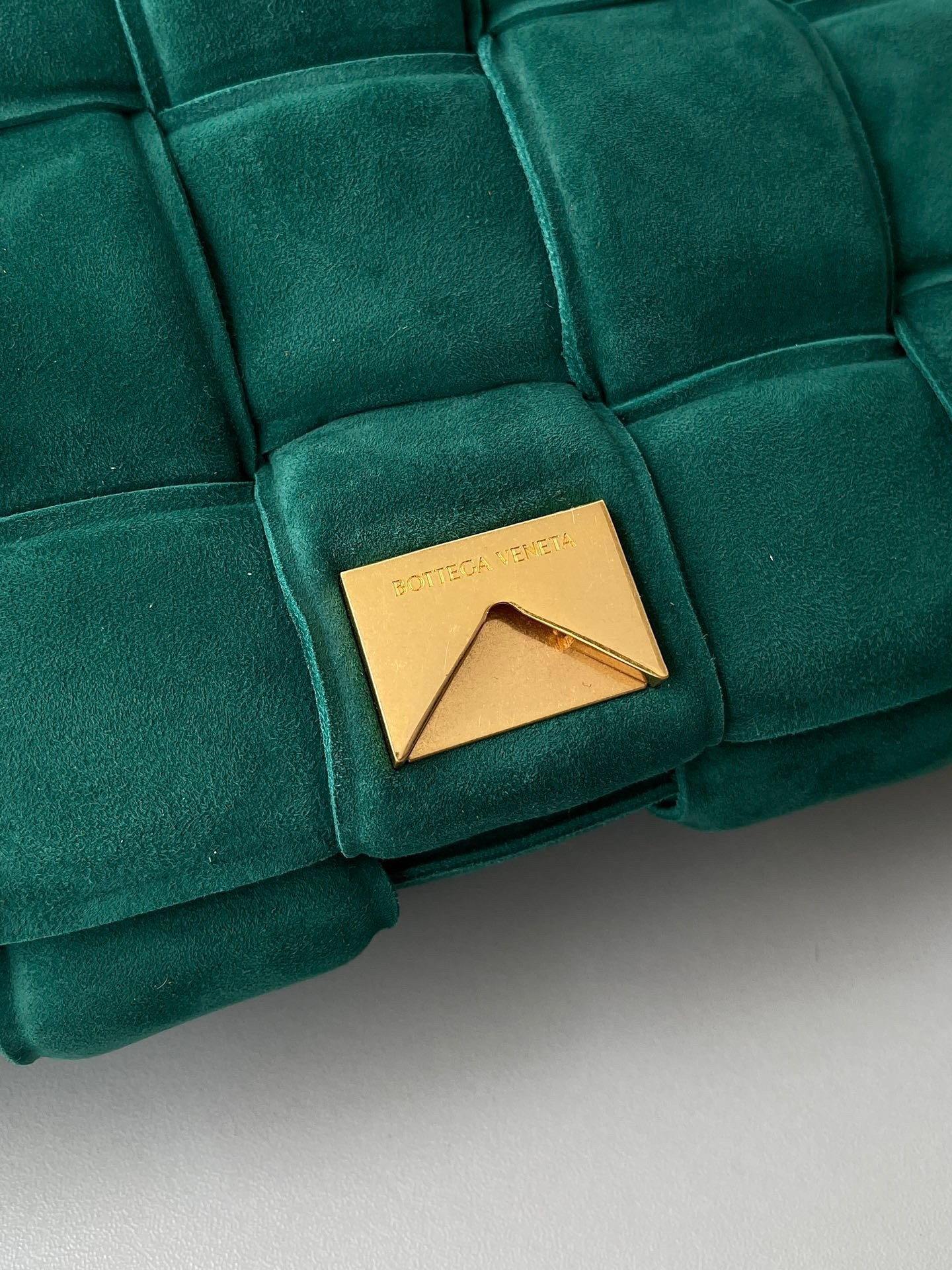 Bottega Veneta Chain Cassette Bag In Emerald Green Suede 501