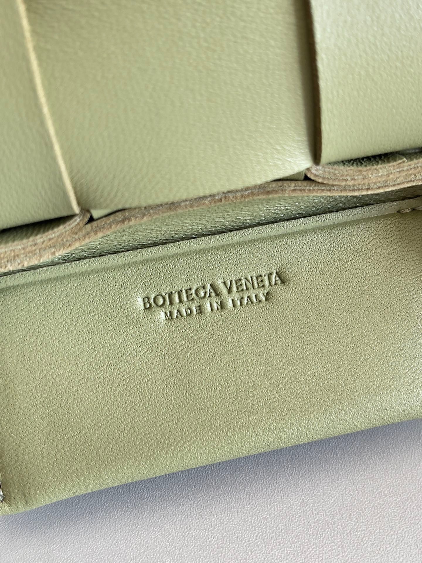 Bottega Veneta Candy Cassette Bag In Travertine Lambskin 530