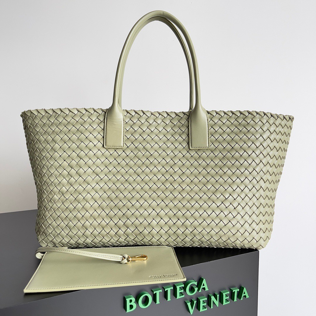 Bottega Veneta Large Cabat Bag In Travertine Intrecciato Lambskin 636