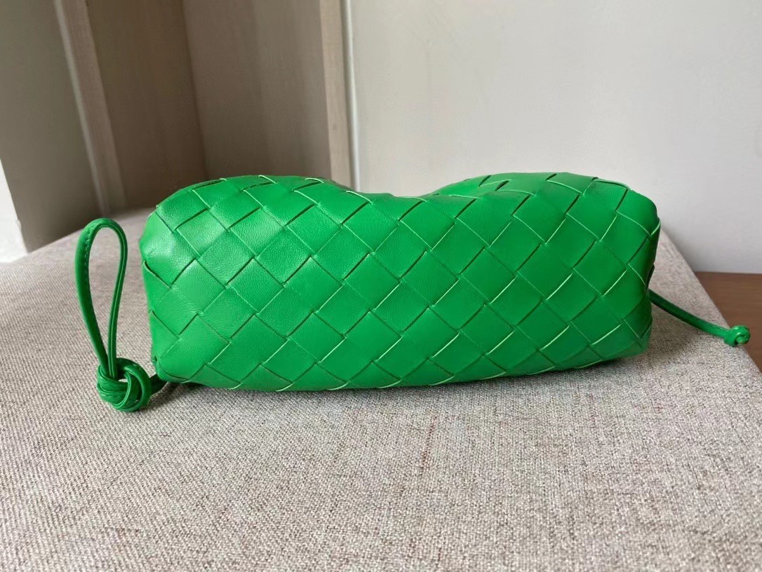 Bottega Veneta Mini Pouch In Green Intrecciato Lambskin 791