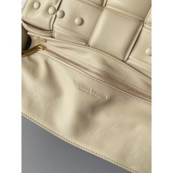 Bottega Veneta Chain Cassette Bag In Porridge Lambskin 814