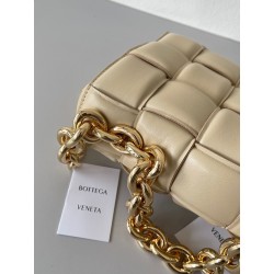 Bottega Veneta Chain Cassette Bag In Porridge Lambskin 814