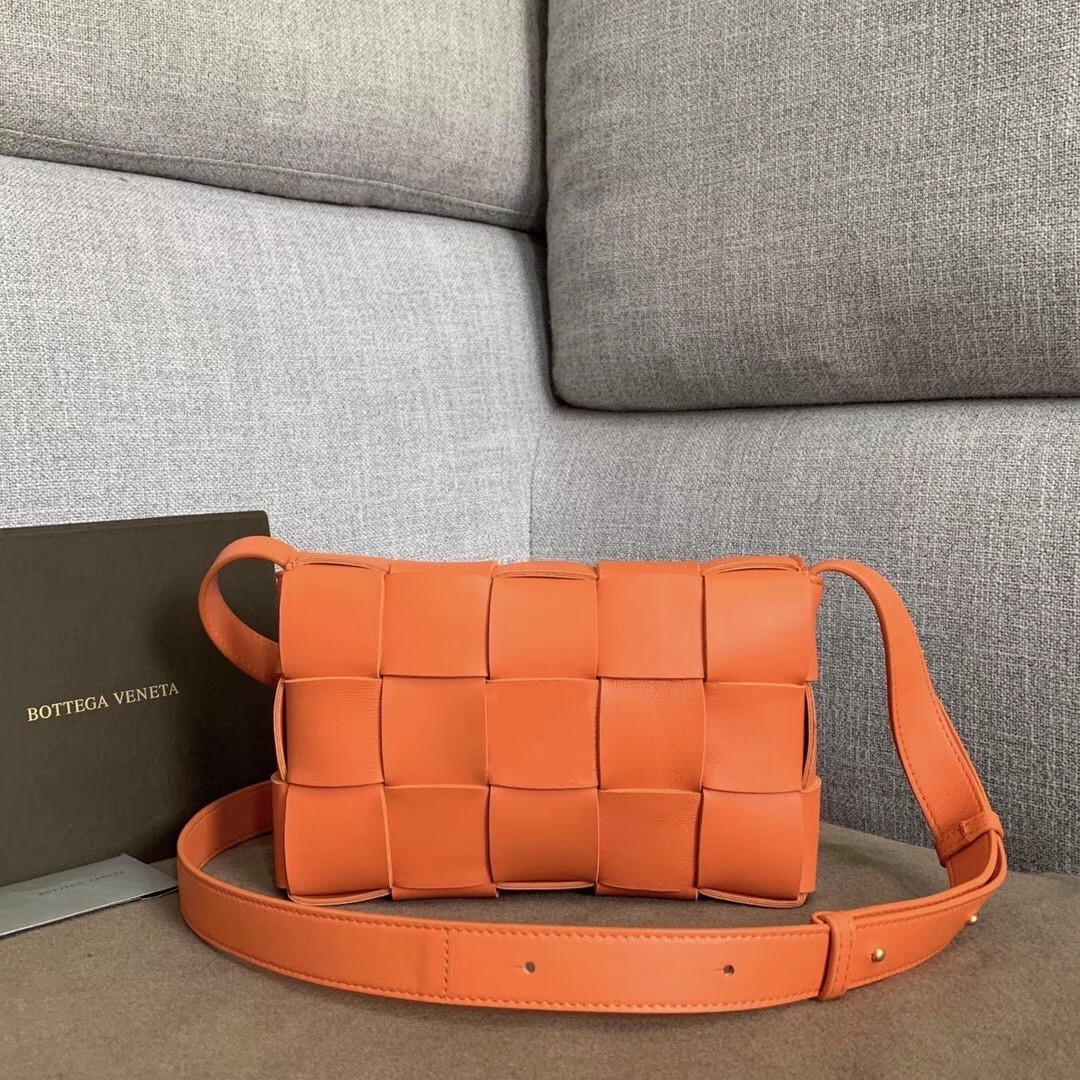 Bottega Veneta Cassette Bag In Orange Lambskin 050