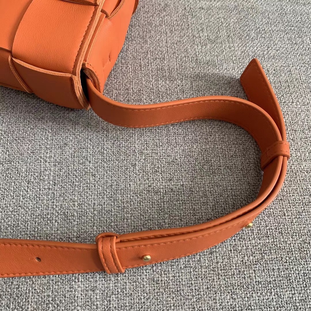 Bottega Veneta Cassette Bag In Orange Lambskin 050