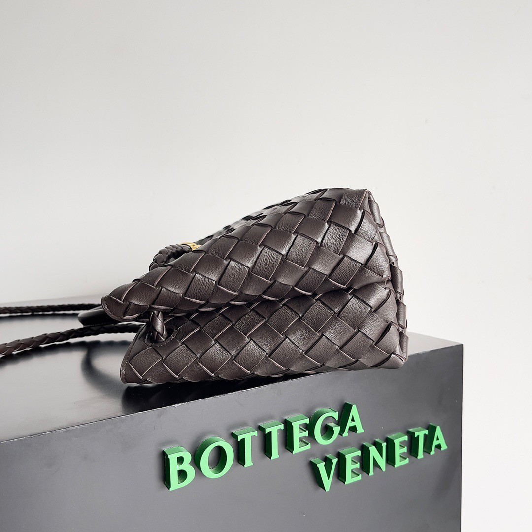 Bottega Veneta Andiamo Small East/West Bag In Fondant Intrecciato Lambskin 326