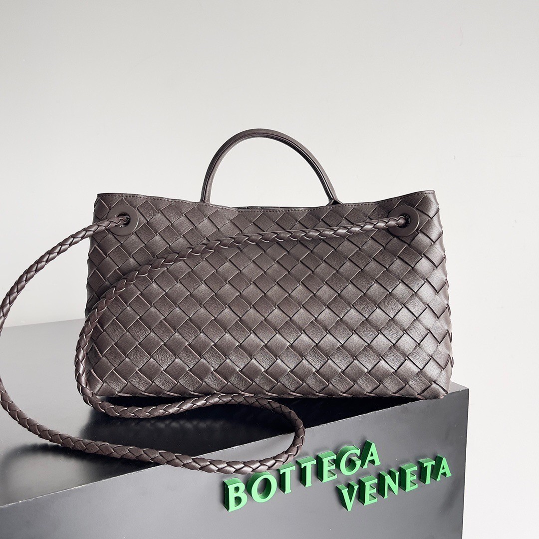 Bottega Veneta Andiamo Small East/West Bag In Fondant Intrecciato Lambskin 326