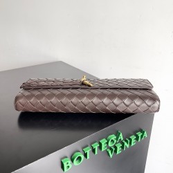 Bottega Veneta Andiamo Clutch with Handle in Fondant Intrecciato Lambskin 728