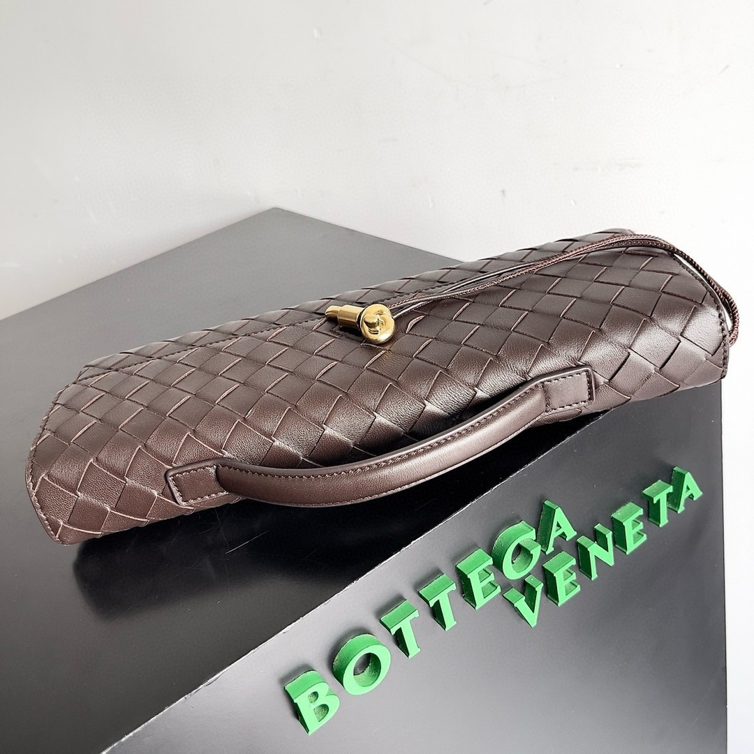 Bottega Veneta Andiamo Clutch with Handle in Fondant Intrecciato Lambskin 728