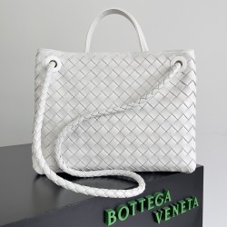 Bottega Veneta Medium Andiamo Bag In White Intrecciato Lambskin 752