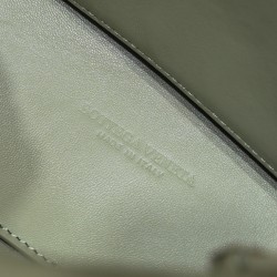 Bottega Veneta Small Andiamo Bag In Travertine Intrecciato Lambskin 916