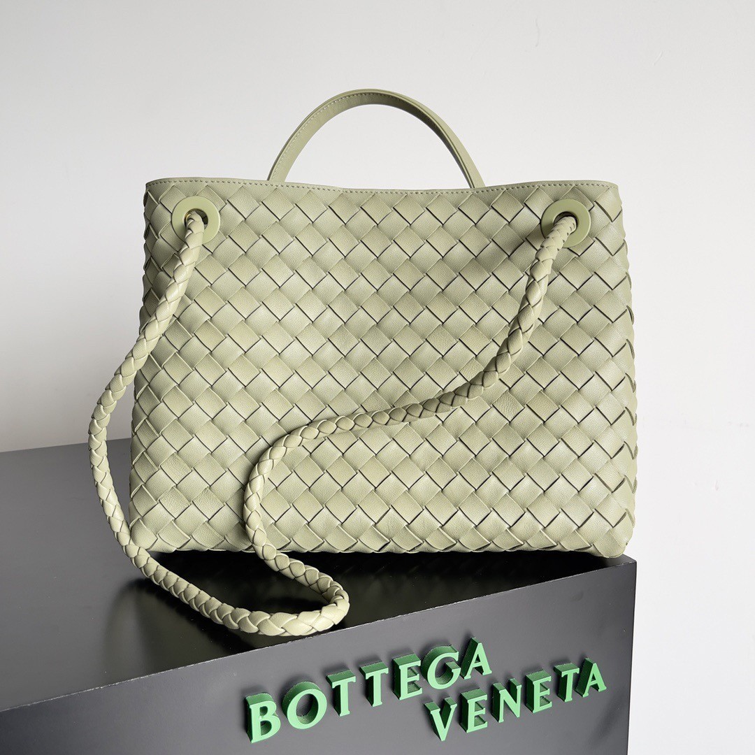 Bottega Veneta Medium Andiamo Bag In Travertine Intrecciato Lambskin 415